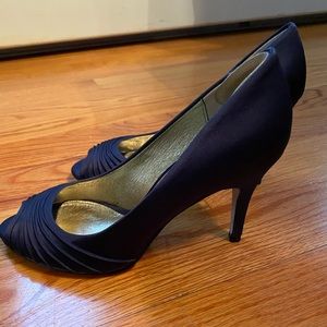 Adrianna Papell navy satin pumps